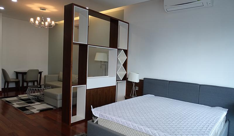 Deluxe three-bedroom serviced apartment Cau Giay, Phung Chi Kien