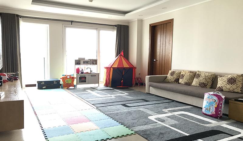 Luxurious three-bedroom apartment Ciputra, L Building for rent