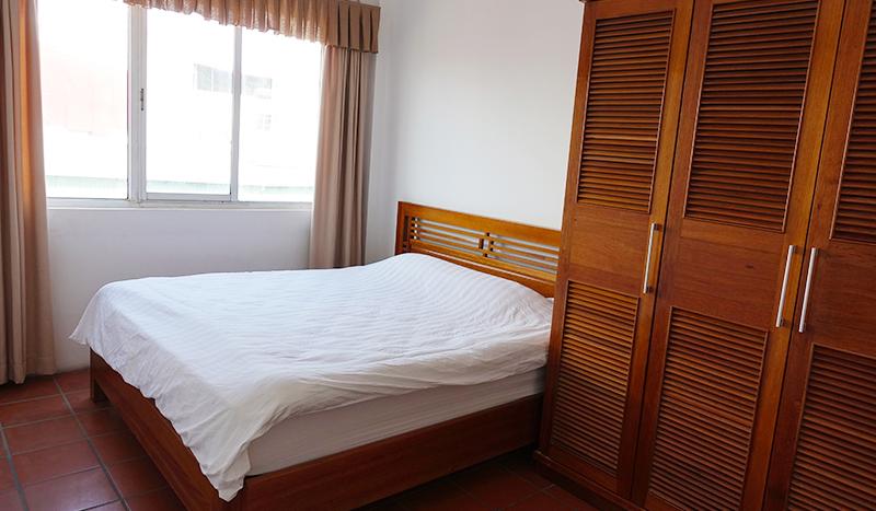 Lovely one-bedroom serviced apartment Hoan Kien, Nam Ngu for rent!