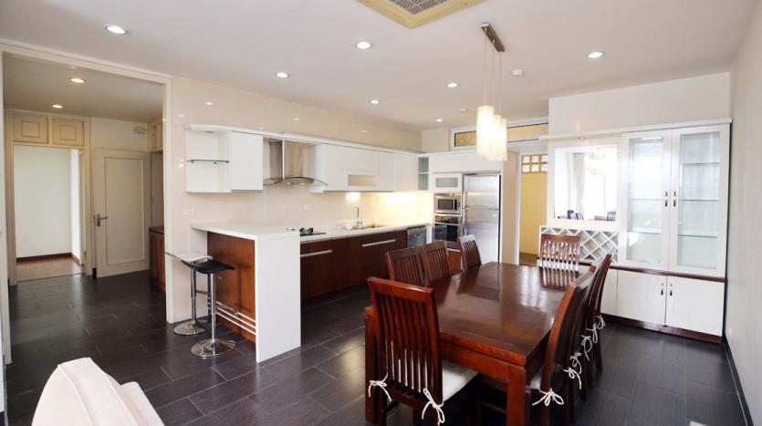 Three-bedroom apartment Tay Ho, Quang An near Westlake