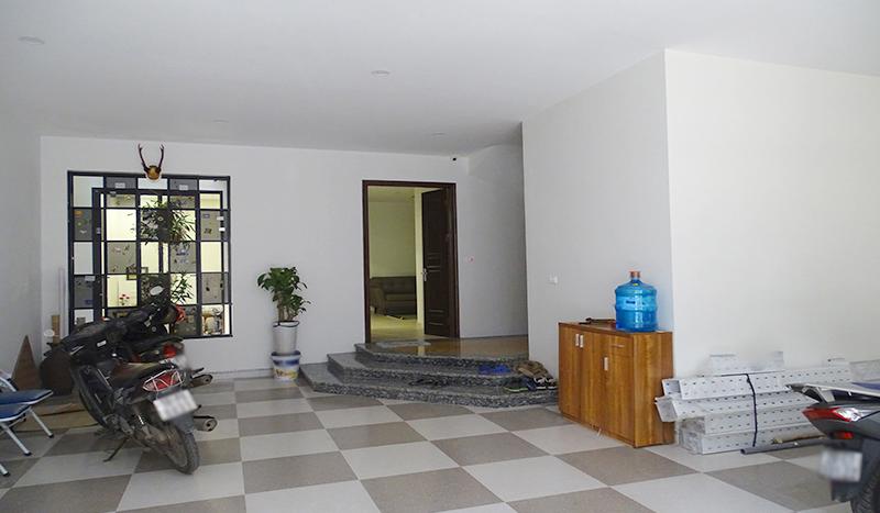 Furnished apartment in Tay Ho, Xom Chua near Westlake with big garage