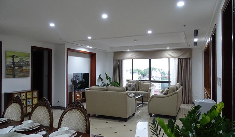4 bedrooms apartment Ba Dinh very fabulous and modern.