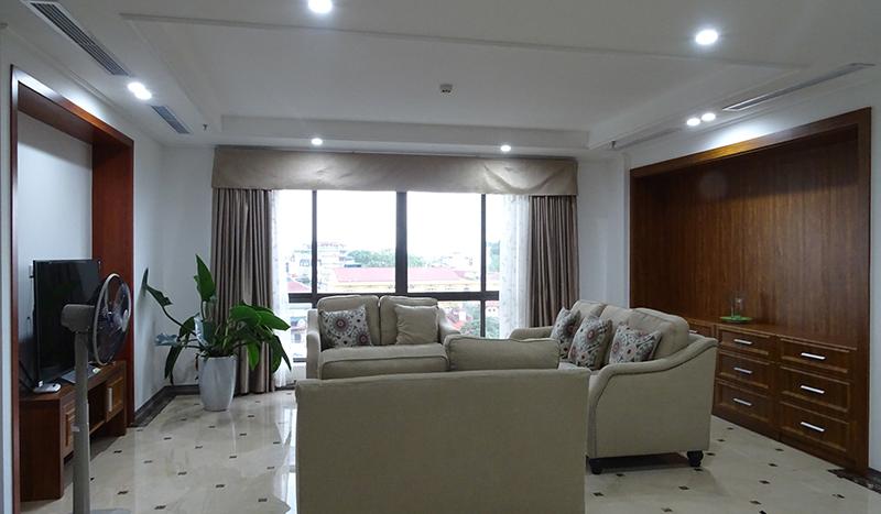 4 bedrooms apartment Ba Dinh very fabulous and modern.