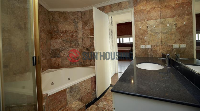 Apartment Truc Bach, Ba Dinh | Beautiful PENTHOUSE with Lake view