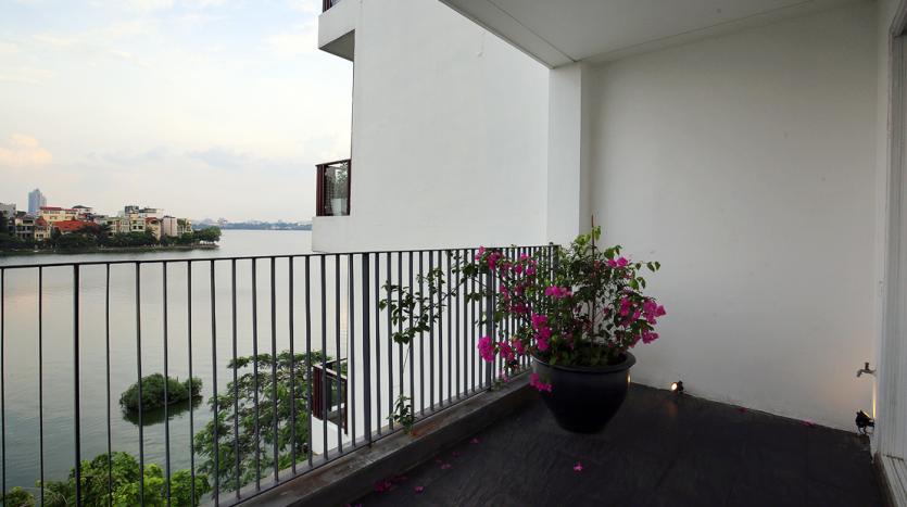 2-bedroom serviced apartment Westlake, Hanoi | Lake views
