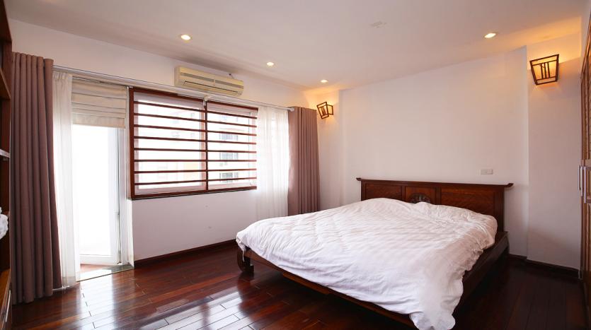 Serviced apartment Westlake 3 bedrooms | Bright and airy balcony