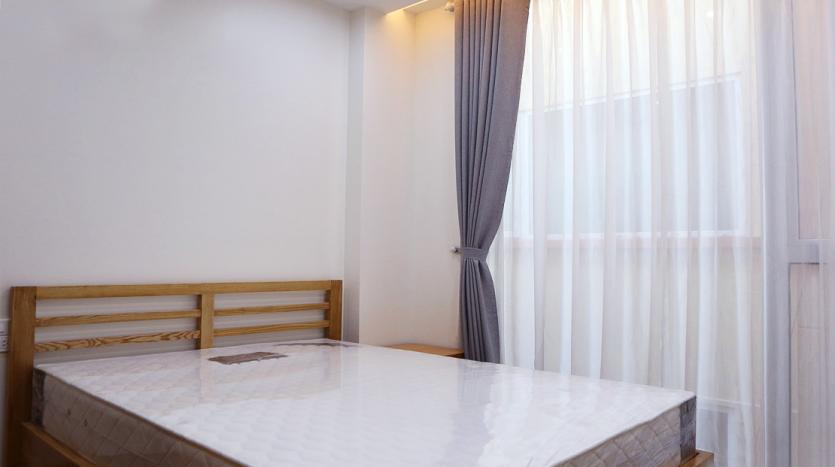 Two-bedroom serviced apartment Tay Ho, Xom Chua, 50m to Westlake