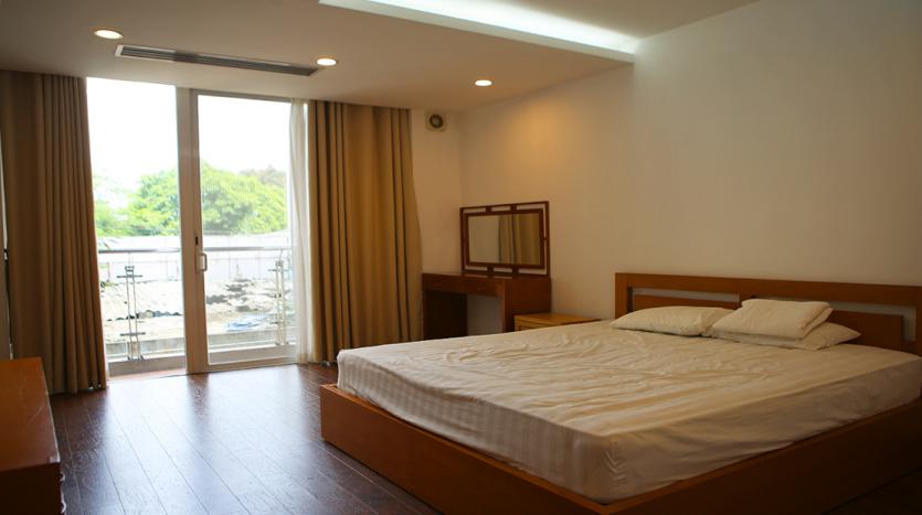 2 bedrooms serviced apartment Tay Ho, Quang Khanh with balcony