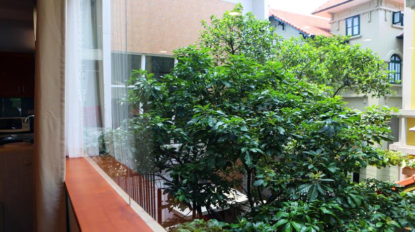 2 bedrooms serviced apartment Tay Ho, Quang Khanh with balcony