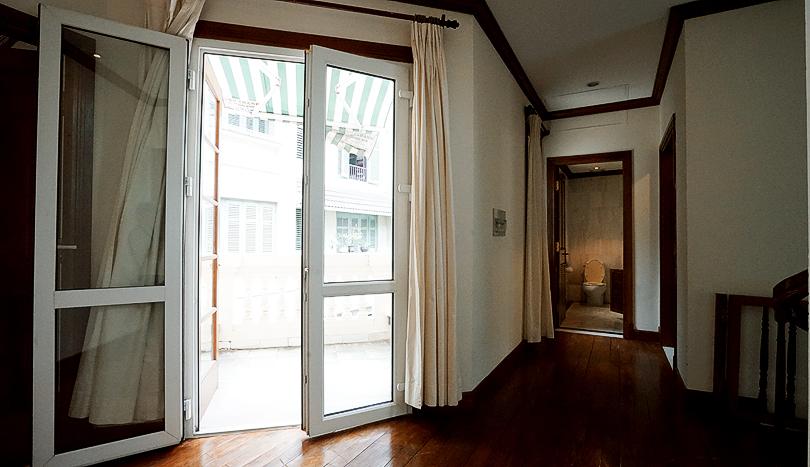 Unfurnished French-style villa for rent in Tay ho | To Ngoc Van