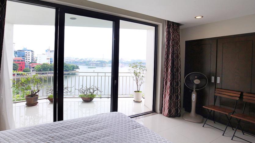 Lake-view one-bed studio Ba Dinh, Truc Bach with large balcony
