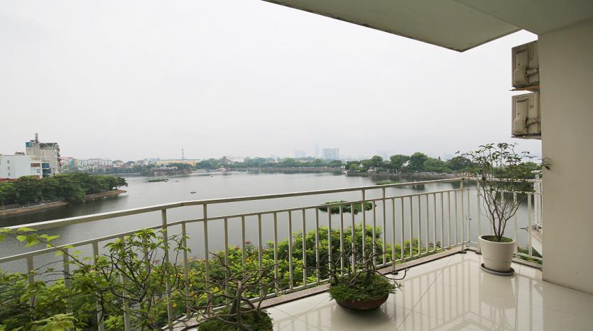 Lake-view one-bed studio Ba Dinh, Truc Bach with large balcony