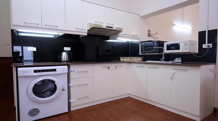 Lively two-bedroom serviced apartment Tay Ho near Somerset