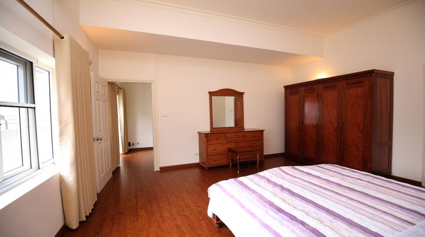 Lively two-bedroom serviced apartment Tay Ho near Somerset