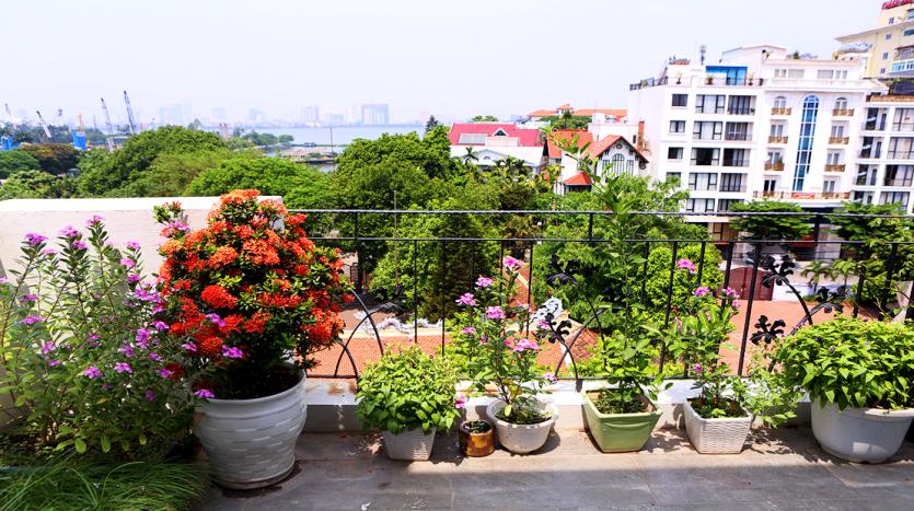One-bedroom serviced apartment Tay Ho with graceful, open-view balcony