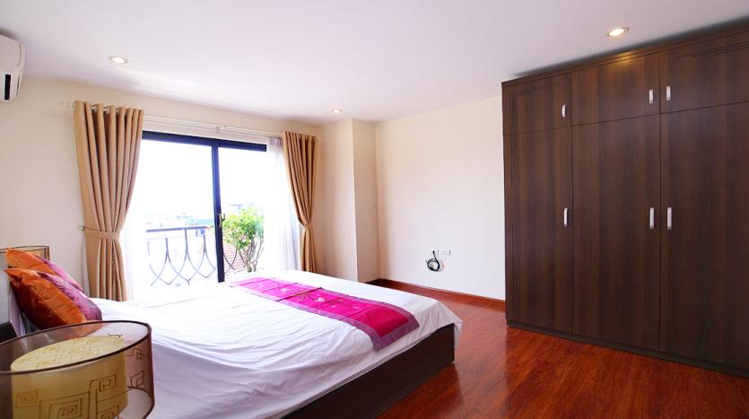 Three-bedroom serviced apartment Westlake near To Ngoc Van Str