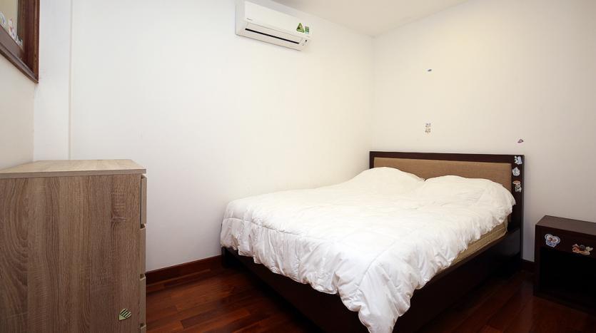 Westlake serviced apartment, two bedrooms looks extensive.