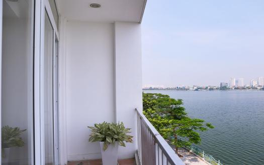 furnished three-bedroom serviced apartment with lake view Tay ho