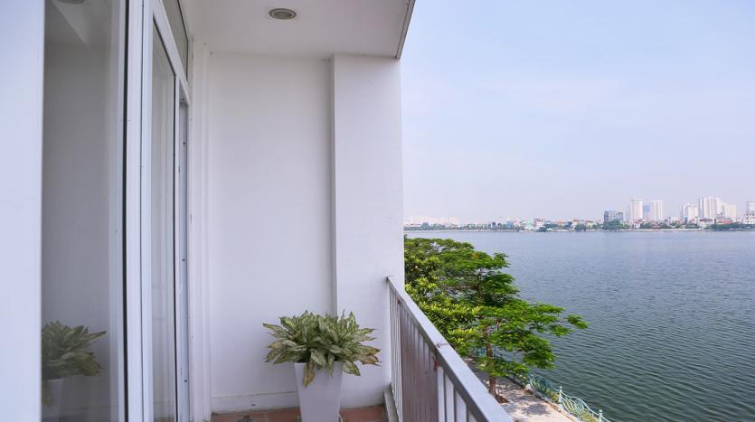 furnished three-bedroom serviced apartment with lake view Tay ho