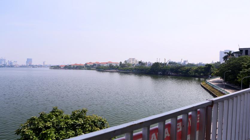 furnished three-bedroom serviced apartment with lake view Tay ho