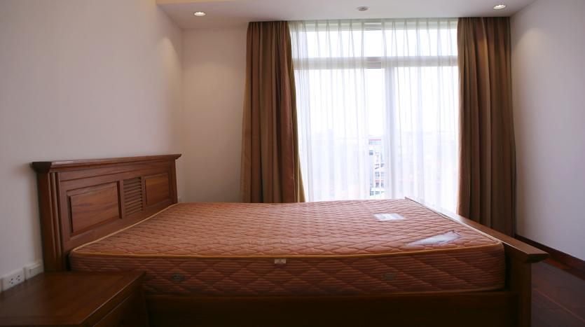 Lake-view three-bedroom serviced apartment Tay Ho