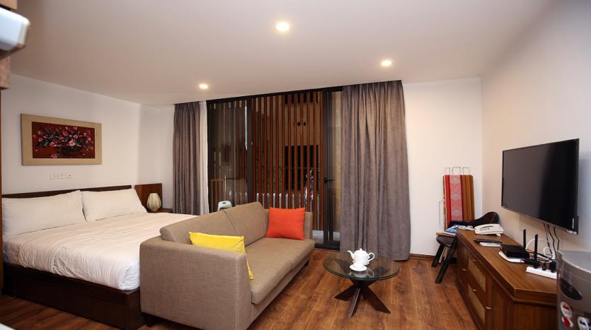 Modish studio apartment Tay Ho near Somerset West point