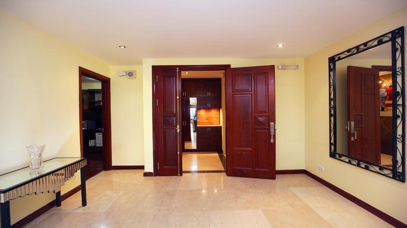 03 Bedrooms Ciputra Apartment fore rent at P1 tower ($1100)