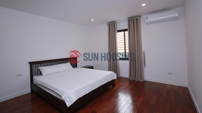 Luxurious apartment Tay Ho to let with 3 bedrooms, lake view open view balcony