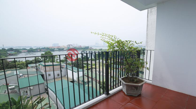 Luxurious apartment Tay Ho to let with 3 bedrooms, lake view open view balcony