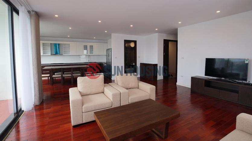 Luxurious apartment Tay Ho to let with 3 bedrooms, lake view open view balcony