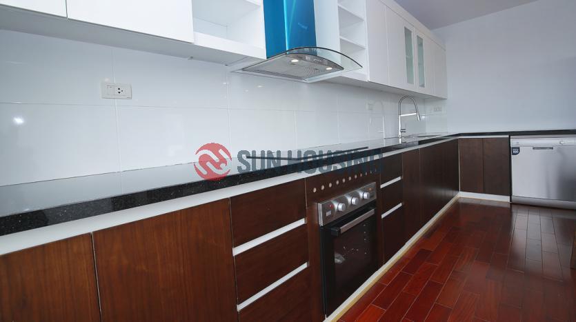 Luxurious apartment Tay Ho to let with 3 bedrooms, lake view open view balcony