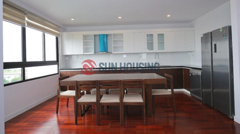 Luxurious apartment Tay Ho to let with 3 bedrooms, lake view open view balcony