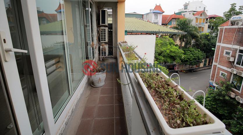 Modern 1-bedroom apartment in Westlake | Balcony with an open view