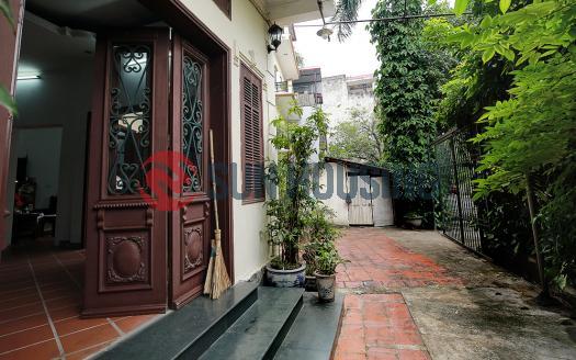 house to let in Tay Ho with 5 bedrooms, terrace, yard, lake view balcony