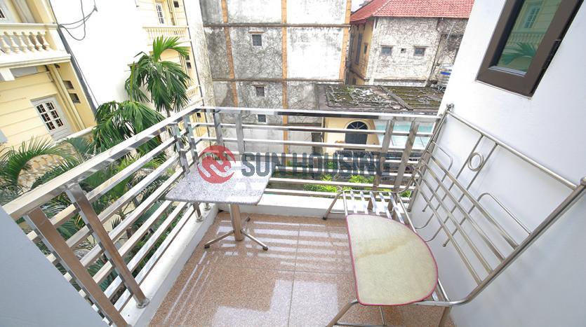 Tropical studio apartment in Westlake bright | Balcony with an open view