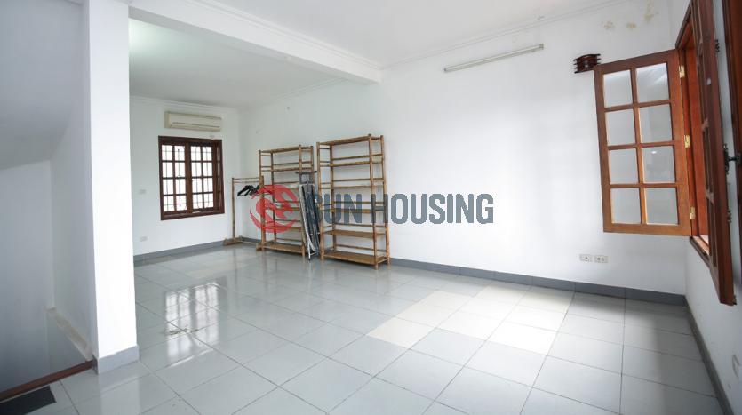 house to let in Tay Ho with 5 bedrooms, terrace, yard, lake view balcony