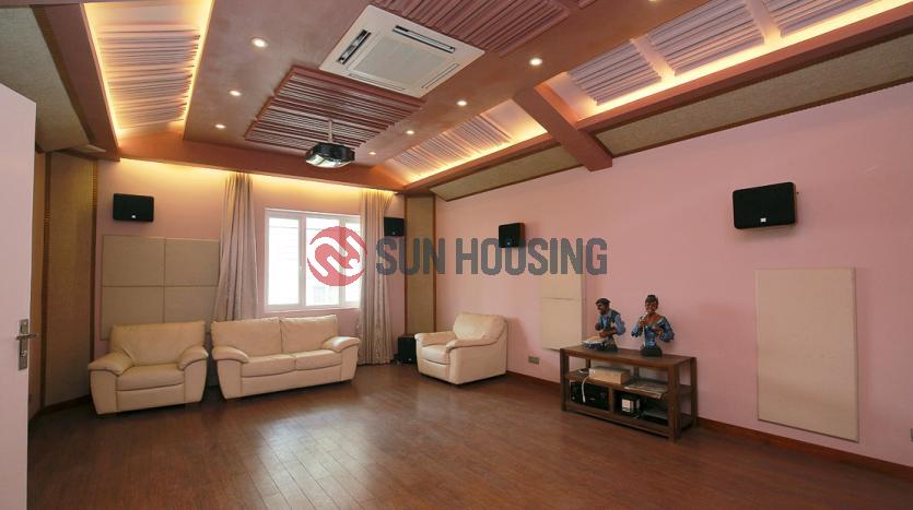 big villa for lease in Vuon Dao, Tay Ho, Hanoi with 5 bedrooms, garden, balcony