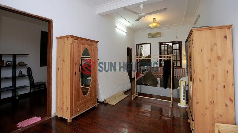 house to let in Tay Ho with 5 bedrooms, terrace, yard, lake view balcony