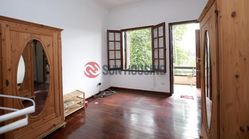 house to let in Tay Ho with 5 bedrooms, terrace, yard, lake view balcony