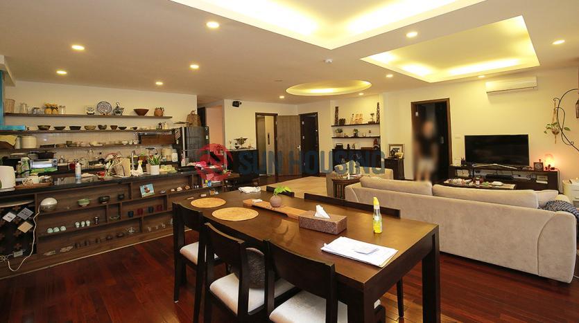 Serviced apartment to let in Tu Hoa, Tay Ho with 3 bedrooms, wide balcony