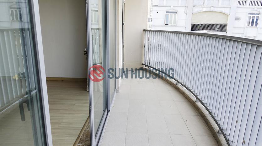 Unfurnished three-bedroom apartment Dong Da in SKYCITY
