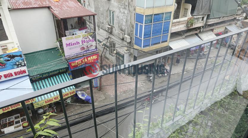 Balconied one bedroom apartment in Ba Dinh is looking for new tenants