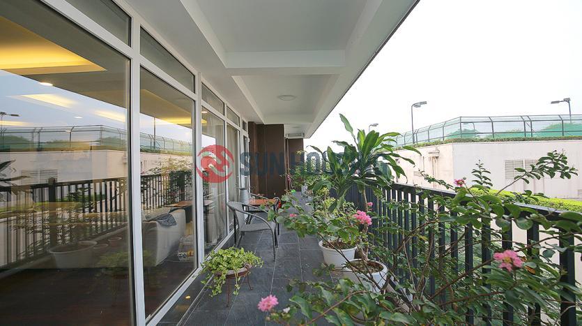 Serviced apartment to let in Tu Hoa, Tay Ho with 3 bedrooms, wide balcony