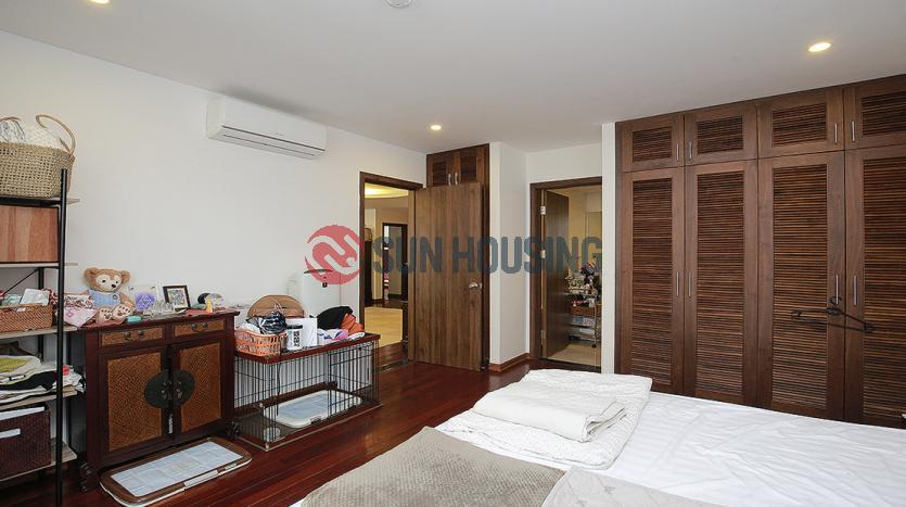 Serviced apartment to let in Tu Hoa, Tay Ho with 3 bedrooms, wide balcony