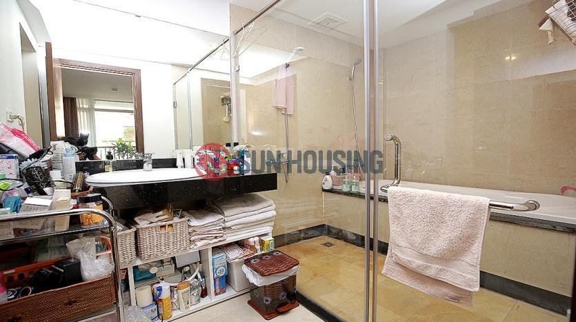 Serviced apartment to let in Tu Hoa, Tay Ho with 3 bedrooms, wide balcony