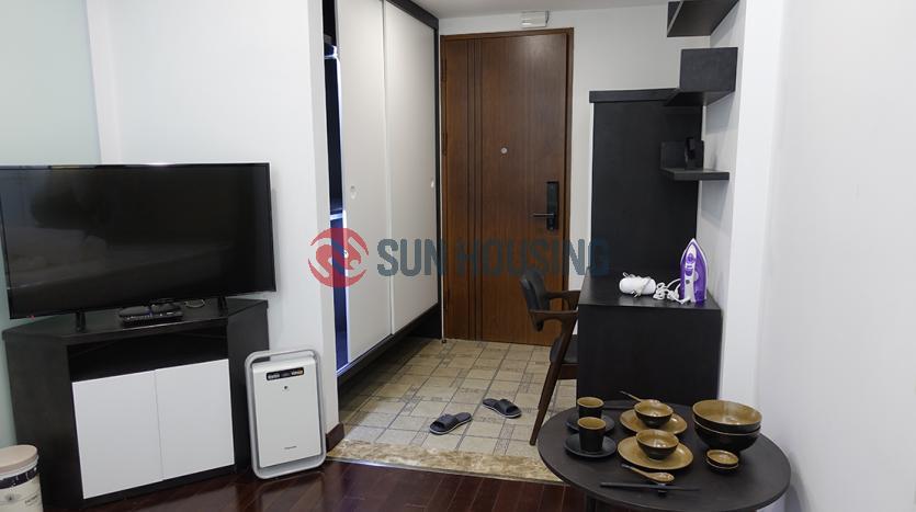 01-bed serviced apartment Ba Dinh with totally white decor