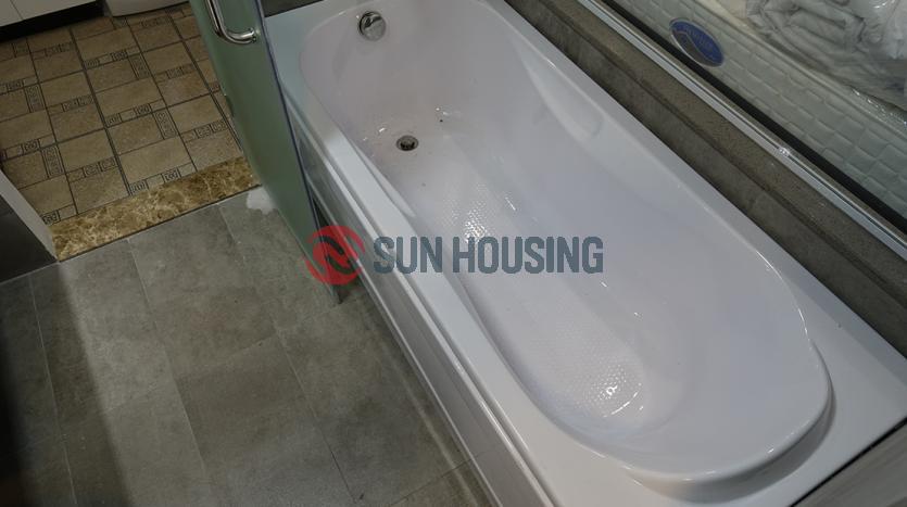 01-bed serviced apartment Ba Dinh with totally white decor