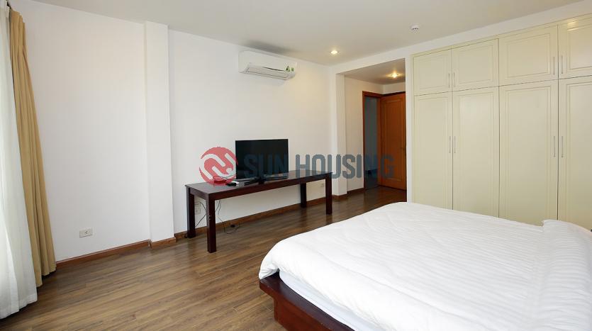 Renovated serviced 3-br apartment Xuan Dieu str, Westlake Hanoi