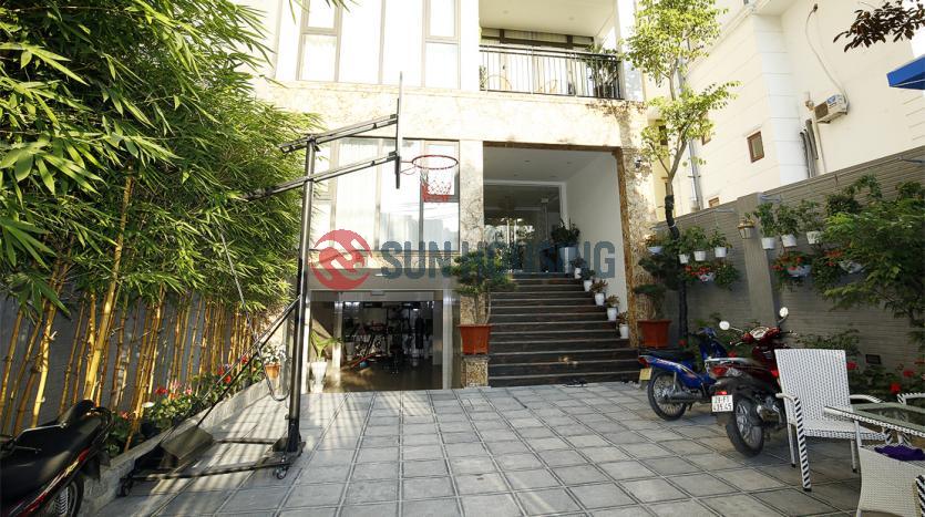 Brand new serviced 3-br apartment To Ngoc Van str, touch of luxury