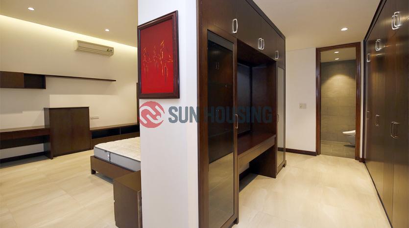 Apartment Tay Ho with 02 bedrooms, garage, full services